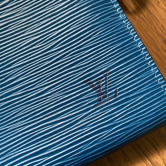 Authentic Louis Vuitton Pochette - Picture 4 of 12